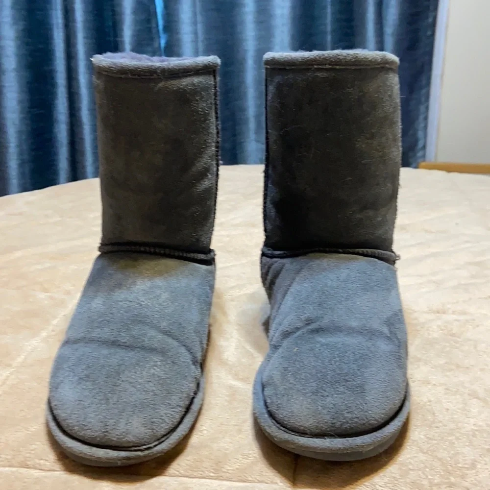 Bear Paw Short gray Leather Boots